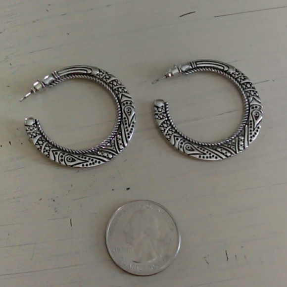 Silver hoop earings - Picture 1 of 1